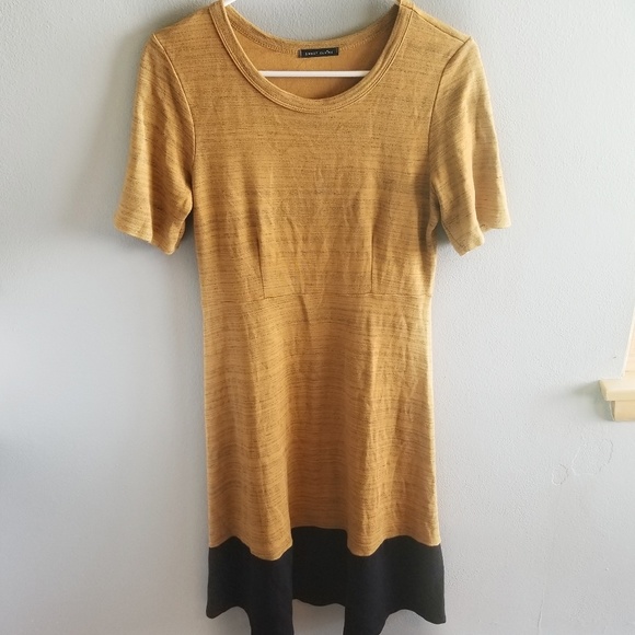 Sweet Claire Dresses & Skirts - || SWEET CLAIRE || Large Short Sleeve Dress